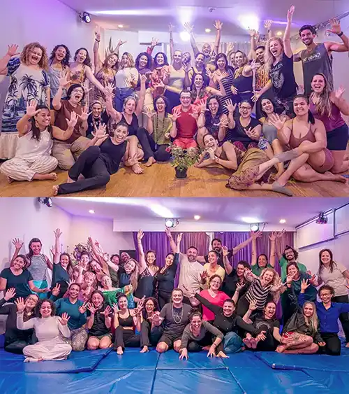 Curso de Massagem Somática e Marmas: Liberação de Couraças com Fábio Nirvano Colagem com duas fotografias horizontais de turmas formadas no curso de Massagem Somática e marmas, mostrando um grupo numeroso de pessoas sorridentes posando abraçadas no chão de madeira de um estúdio. Fábio Nirvano encontra-se no centro de ambas as fotos.