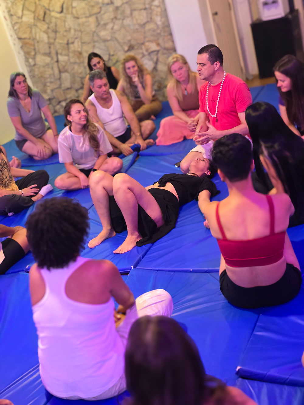 Fábio Nirvano transmitindo conhecimento aos alunos